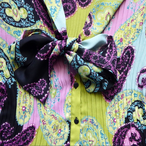 Sunny Leigh Short Sleeve Paisley Blouse - Picture 3 of 4